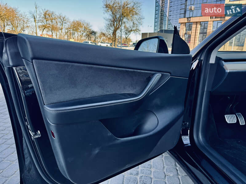 Позашляховик / Кросовер Tesla Model Y 2022 в Одесі фото 21 Позашляховик / Кросовер Tesla Model Y 2022 в Одесі