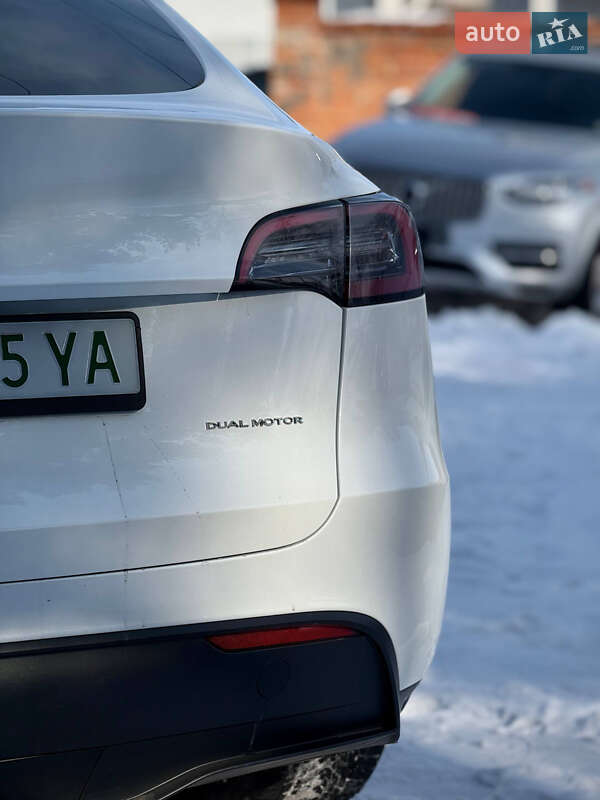 Позашляховик / Кросовер Tesla Model Y 2023 в Заставній фото 9 Позашляховик / Кросовер Tesla Model Y 2023 в Заставній