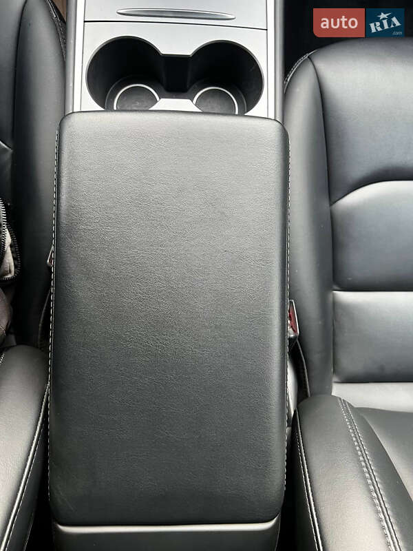 Позашляховик / Кросовер Tesla Model Y 2022 в Львові