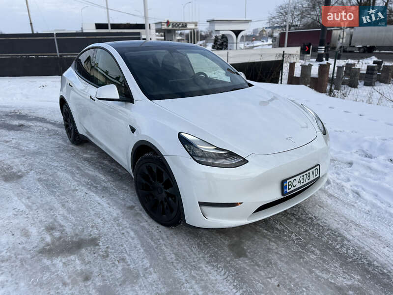 Tesla Model Y 2023