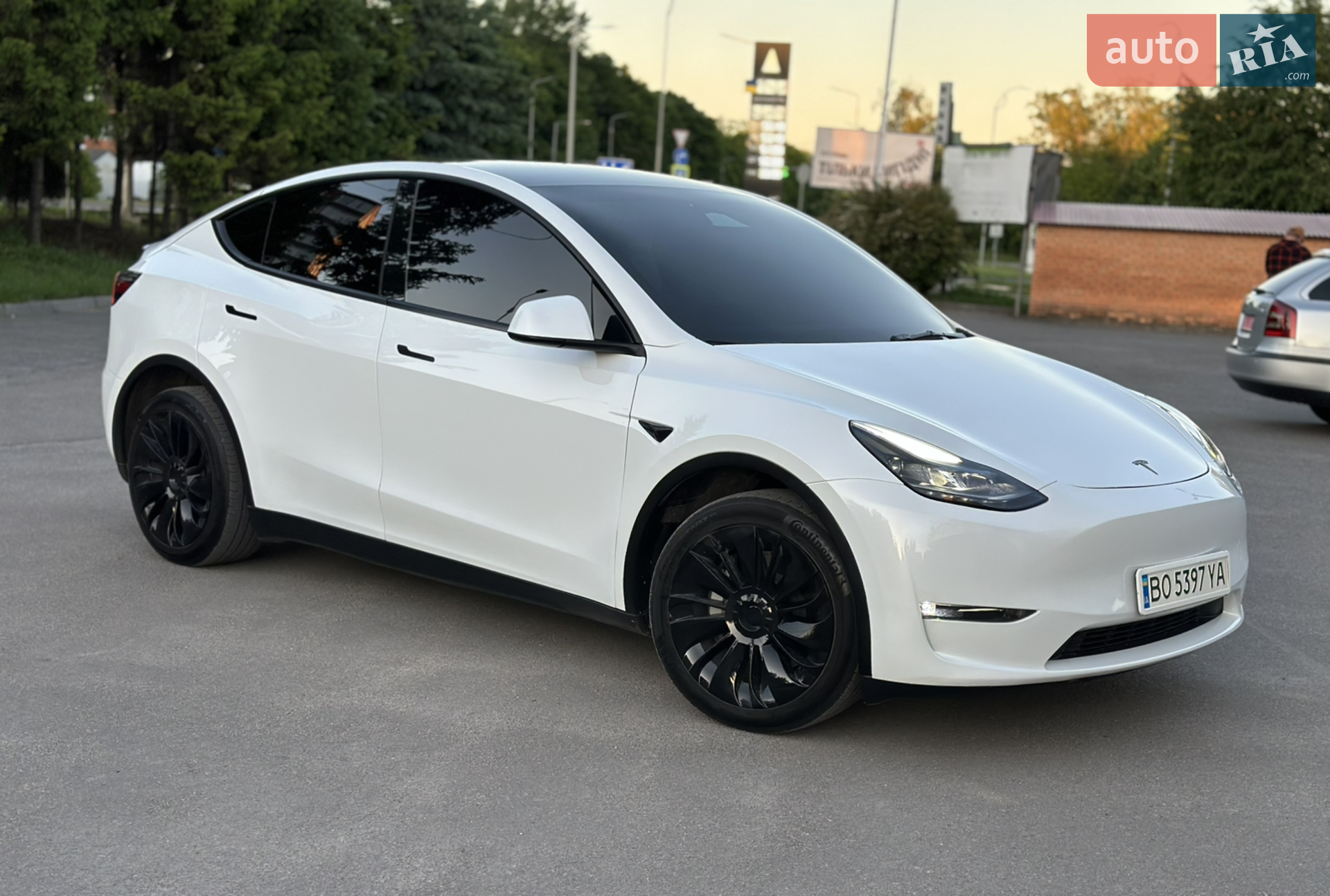 2023 Tesla Model Y - мініатюра 3
