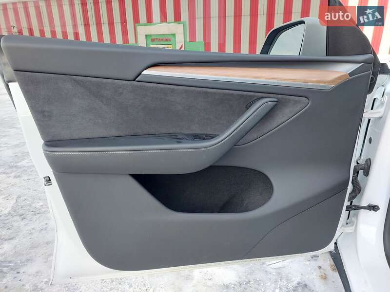 Позашляховик / Кросовер Tesla Model Y 2025 в Харкові