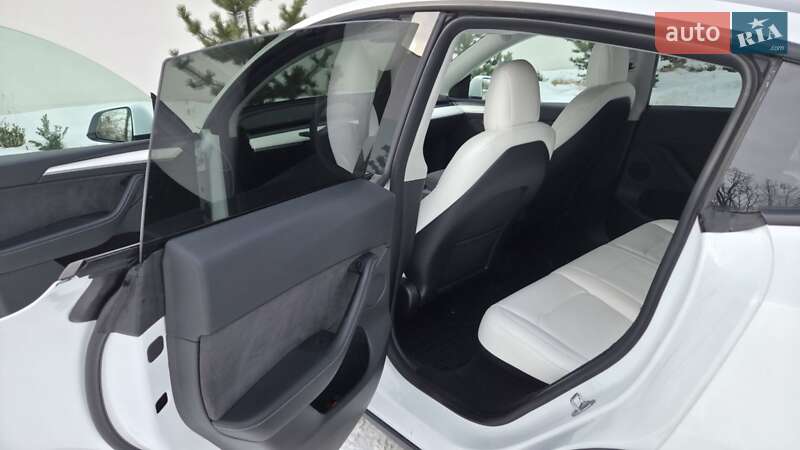 Внедорожник / Кроссовер Tesla Model Y 2022 в Киеве