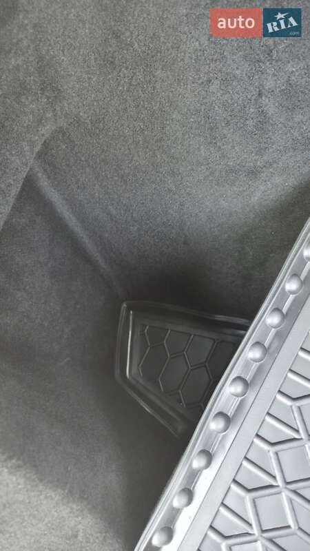 Внедорожник / Кроссовер Tesla Model Y 2022 в Киеве