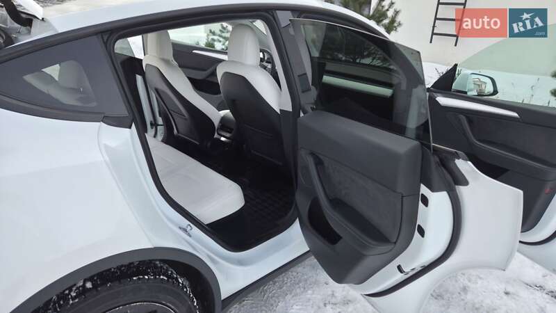 Внедорожник / Кроссовер Tesla Model Y 2022 в Киеве