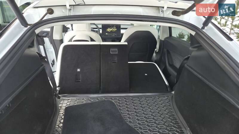 Внедорожник / Кроссовер Tesla Model Y 2022 в Киеве