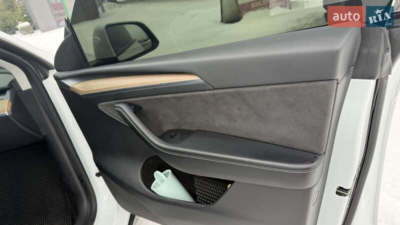 Внедорожник / Кроссовер Tesla Model Y 2022 в Гатном фото 16 Внедорожник / Кроссовер Tesla Model Y 2022 в Гатном