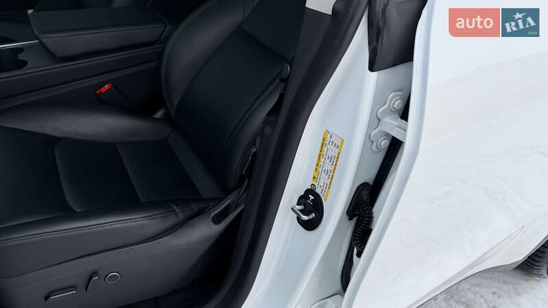 Внедорожник / Кроссовер Tesla Model Y 2022 в Гатном фото 26 Внедорожник / Кроссовер Tesla Model Y 2022 в Гатном