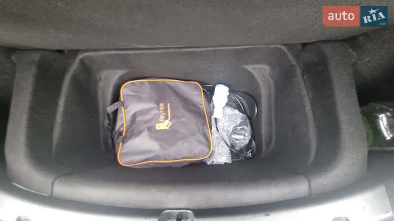 Внедорожник / Кроссовер Tesla Model Y 2023 в Киеве