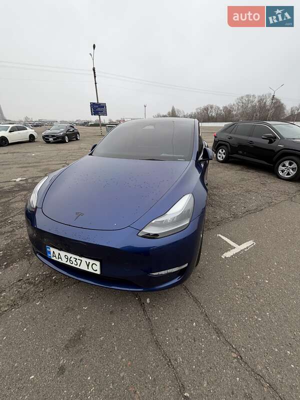 Tesla Model Y 2023