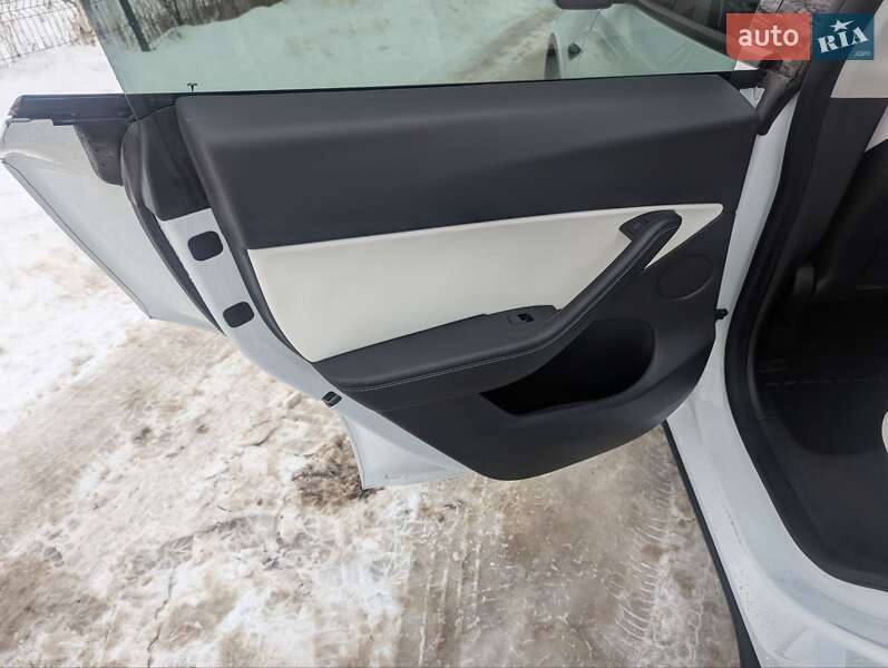 Позашляховик / Кросовер Tesla Model Y 2022 в Києві фото 30 Позашляховик / Кросовер Tesla Model Y 2022 в Києві