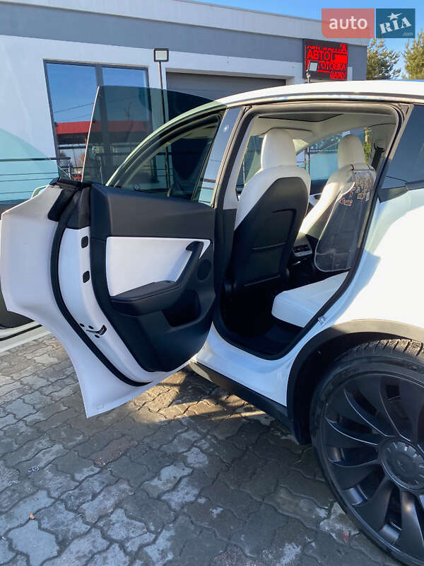 Внедорожник / Кроссовер Tesla Model Y 2021 в Львове