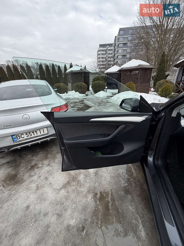 Позашляховик / Кросовер Tesla Model Y 2023 в Львові