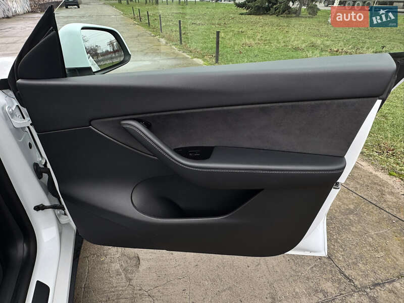 Внедорожник / Кроссовер Tesla Model Y 2020 в Днепре