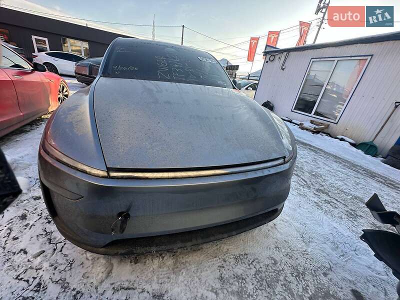 Позашляховик / Кросовер Tesla Model Y 2025 в Києві