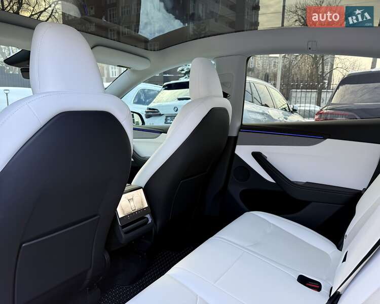 Позашляховик / Кросовер Tesla Model Y 2025 в Києві фото 19 Позашляховик / Кросовер Tesla Model Y 2025 в Києві