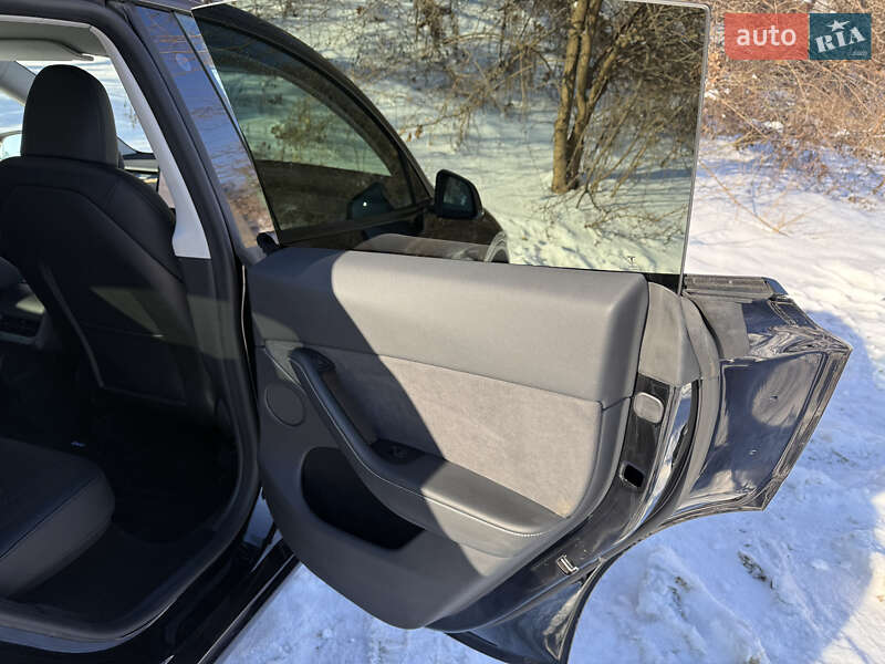 Позашляховик / Кросовер Tesla Model Y 2023 в Києві фото 30 Позашляховик / Кросовер Tesla Model Y 2023 в Києві