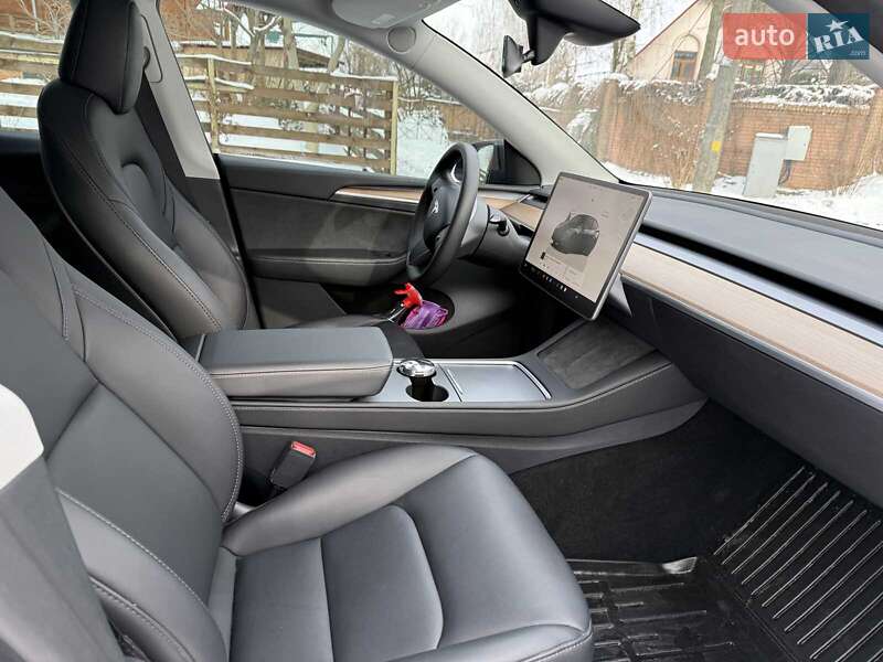 Позашляховик / Кросовер Tesla Model Y 2024 в Києві