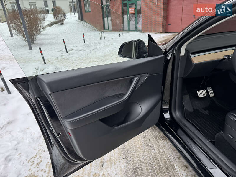 Позашляховик / Кросовер Tesla Model Y 2022 в Львові