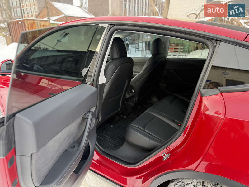 Позашляховик / Кросовер Tesla Model Y 2021 в Києві фото 12 Позашляховик / Кросовер Tesla Model Y 2021 в Києві