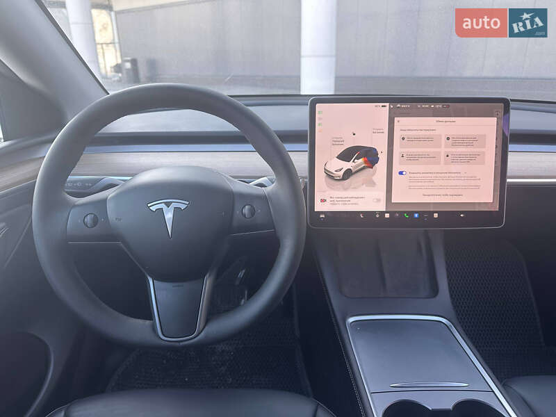 Внедорожник / Кроссовер Tesla Model Y 2025 в Киеве
