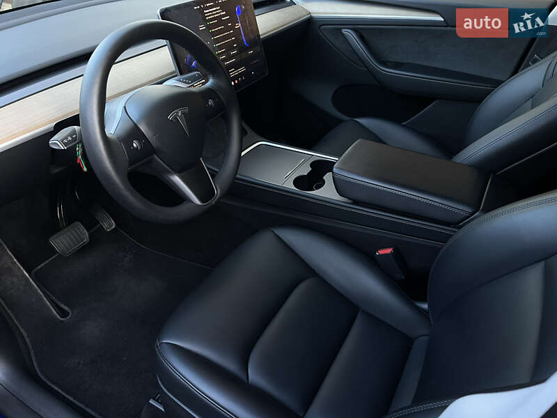 Позашляховик / Кросовер Tesla Model Y 2023 в Львові фото 17 Позашляховик / Кросовер Tesla Model Y 2023 в Львові