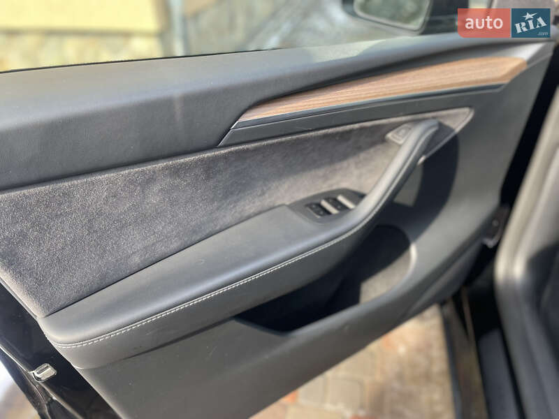 Позашляховик / Кросовер Tesla Model Y 2024 в Івано-Франківську фото 12 Позашляховик / Кросовер Tesla Model Y 2024 в Івано-Франківську