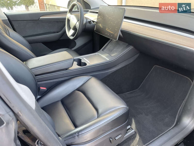 Позашляховик / Кросовер Tesla Model Y 2024 в Івано-Франківську фото 17 Позашляховик / Кросовер Tesla Model Y 2024 в Івано-Франківську