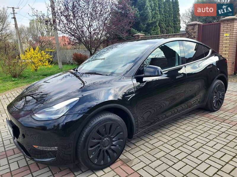 Tesla Model Y 2023