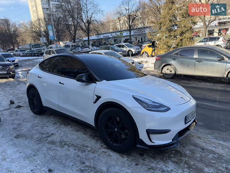 Внедорожник / Кроссовер Tesla Model Y 2021 в Львове