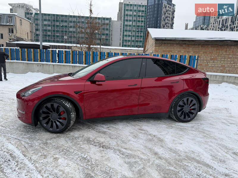 Позашляховик / Кросовер Tesla Model Y 2024 в Києві