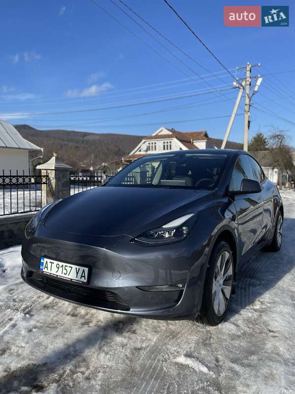 Tesla Model Y 2023