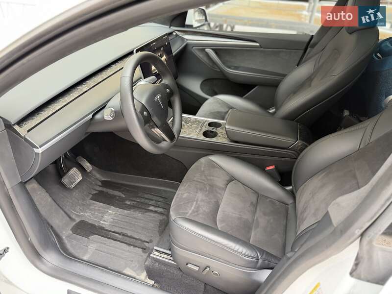 Внедорожник / Кроссовер Tesla Model Y 2024 в Киеве