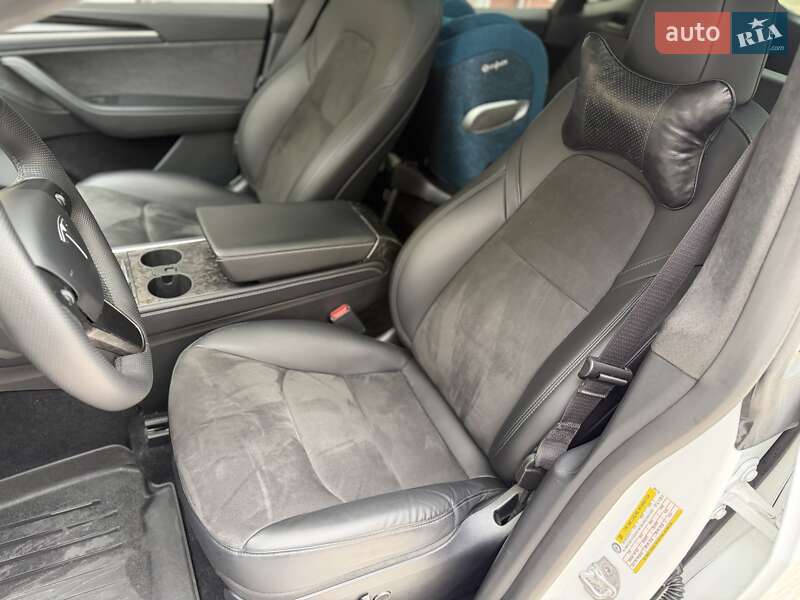 Внедорожник / Кроссовер Tesla Model Y 2024 в Киеве