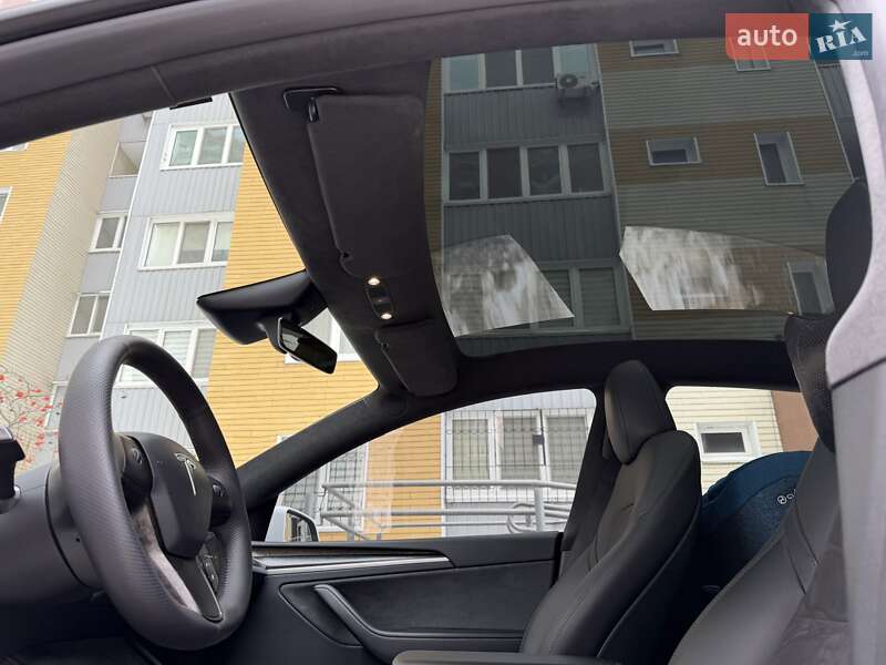 Внедорожник / Кроссовер Tesla Model Y 2024 в Киеве