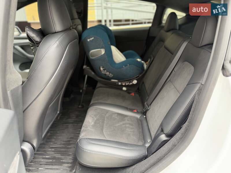 Внедорожник / Кроссовер Tesla Model Y 2024 в Киеве