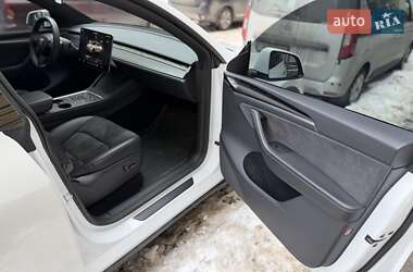 Внедорожник / Кроссовер Tesla Model Y 2024 в Киеве