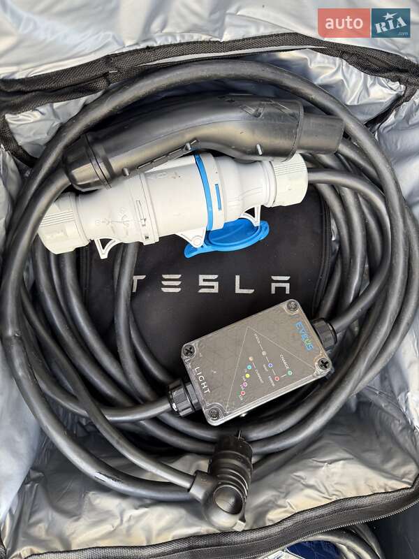 Внедорожник / Кроссовер Tesla Model Y 2024 в Киеве
