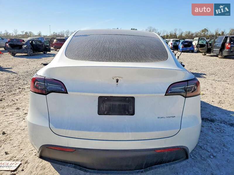 Позашляховик / Кросовер Tesla Model Y 2023 в Чернівцях