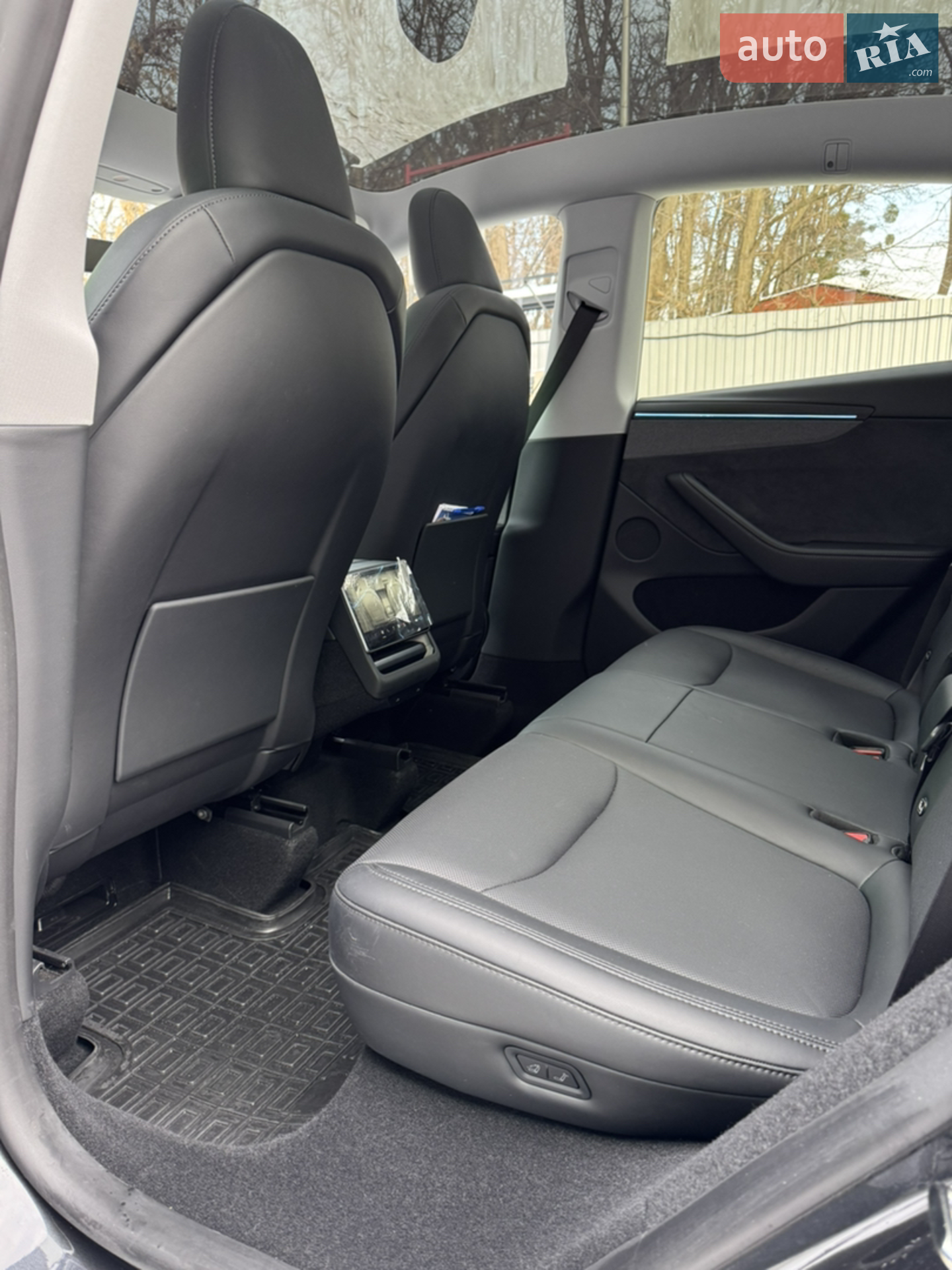 2025 Tesla Model Y - мініатюра 13