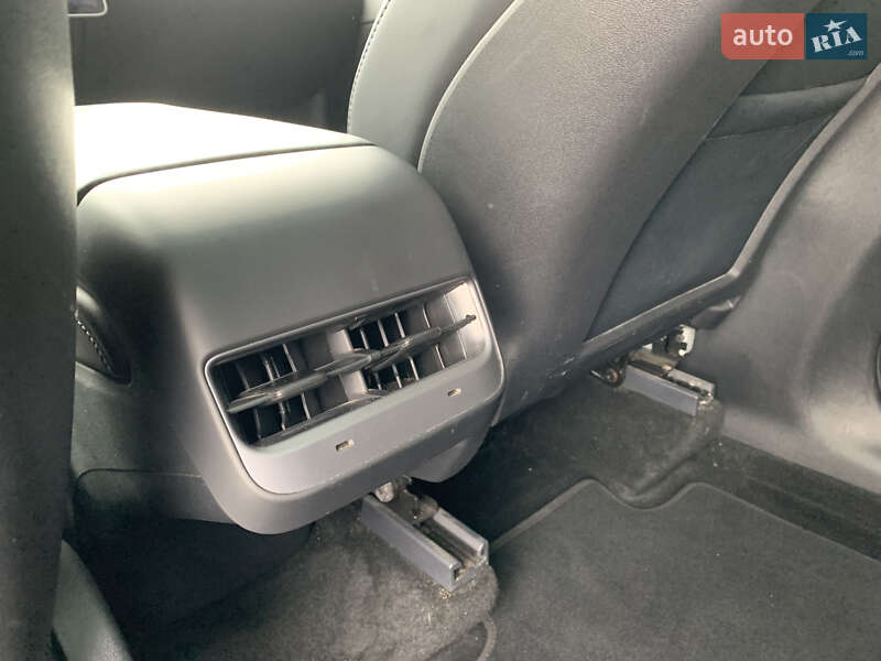 Позашляховик / Кросовер Tesla Model Y 2021 в Києві