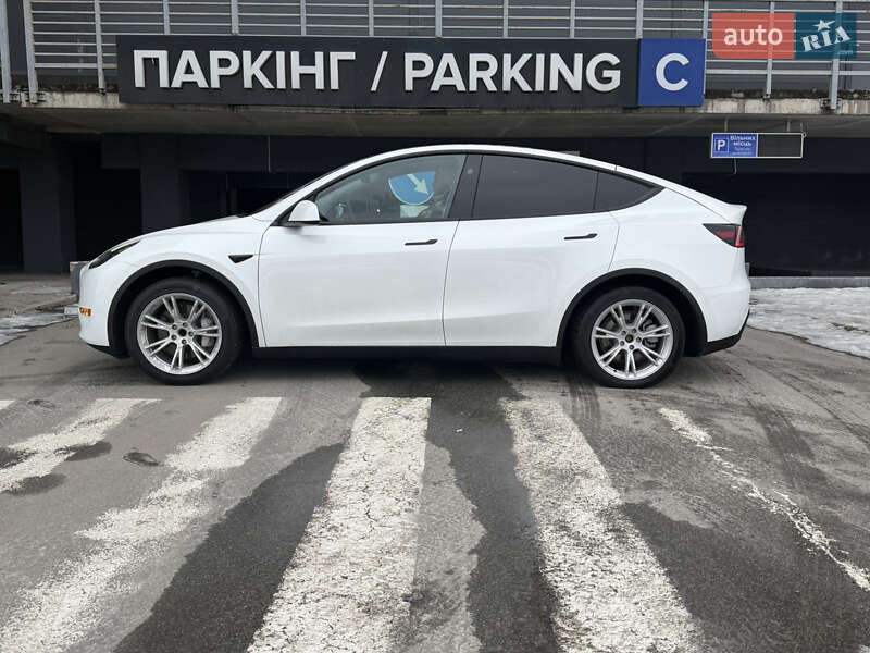 Позашляховик / Кросовер Tesla Model Y 2024 в Києві фото 8 Позашляховик / Кросовер Tesla Model Y 2024 в Києві