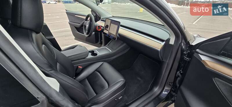 Позашляховик / Кросовер Tesla Model Y 2024 в Рівному