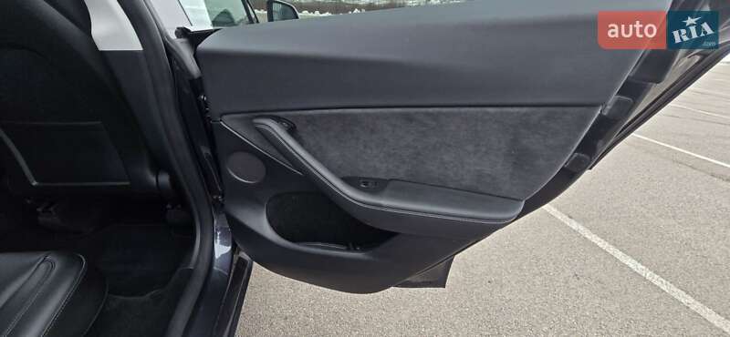 Позашляховик / Кросовер Tesla Model Y 2024 в Рівному