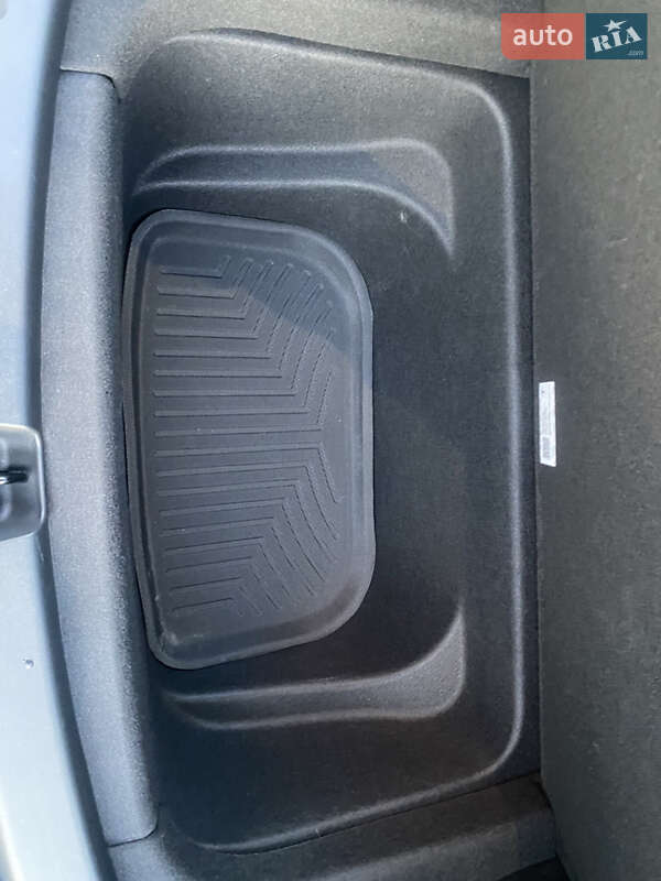 Внедорожник / Кроссовер Tesla Model Y 2023 в Самборе фото 23 Внедорожник / Кроссовер Tesla Model Y 2023 в Самборе