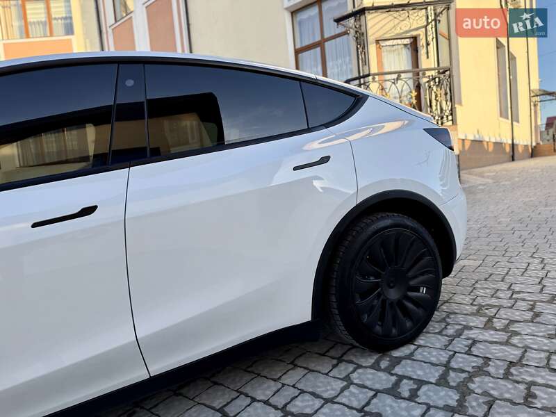 Позашляховик / Кросовер Tesla Model Y 2021 в Дрогобичі