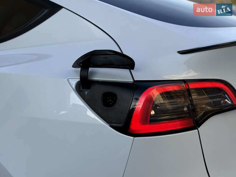 Позашляховик / Кросовер Tesla Model Y 2021 в Дрогобичі