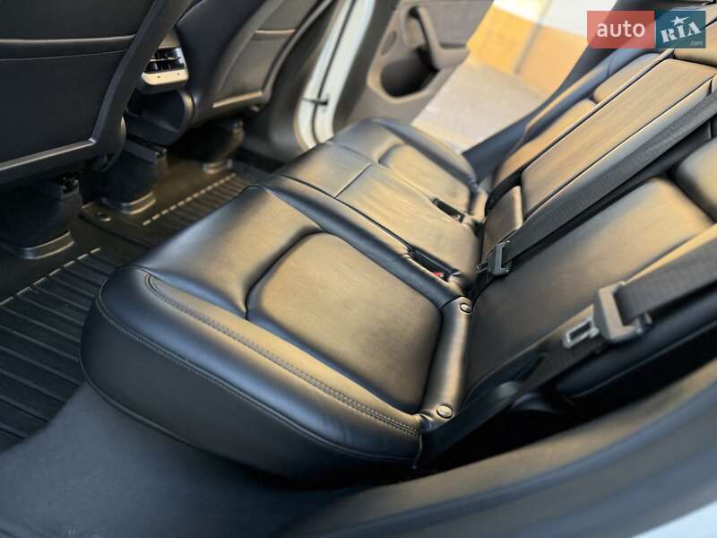 Позашляховик / Кросовер Tesla Model Y 2021 в Дрогобичі