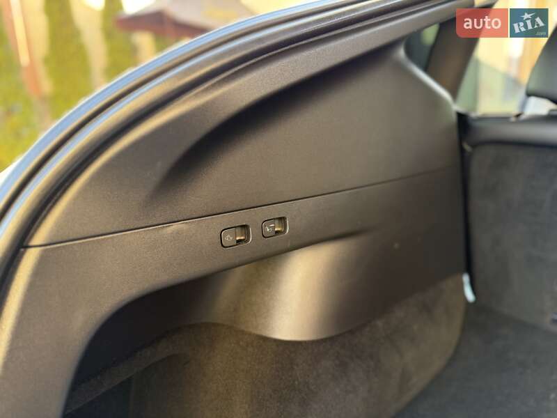 Позашляховик / Кросовер Tesla Model Y 2021 в Дрогобичі