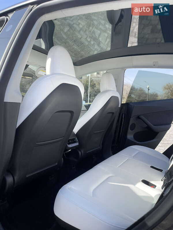 Позашляховик / Кросовер Tesla Model Y 2023 в Дніпрі